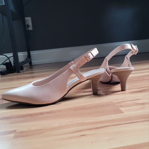 Clarks Blush Leather Slingback Pumps size 7 - Picture 2 of 5